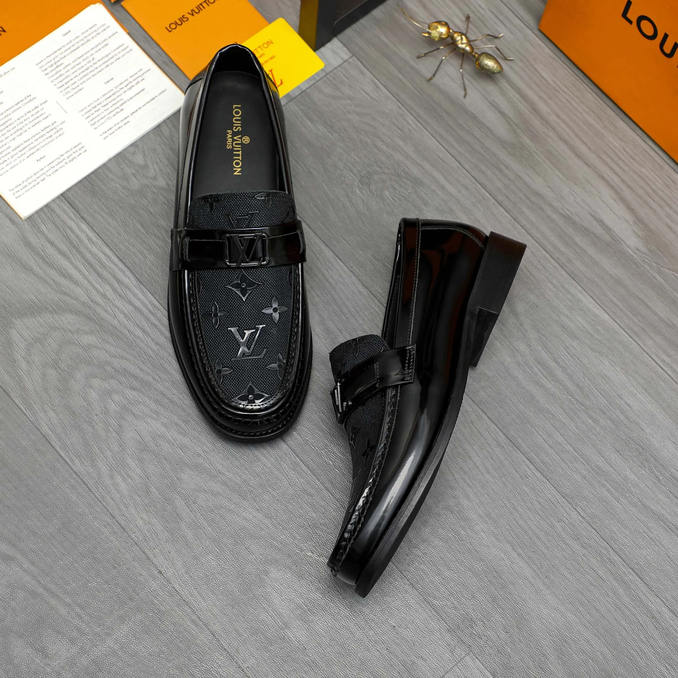 Men's shoes 💰p460 Product trademark: LV "Louis Vuitton" business slip-on leather shoes Regular size: 39-45 (45 is custom-made and non-returnable) Product materials: Selected embossed cowhide upper, cowhide lining, original rubber outsole